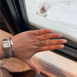 Flower Ring Will fit a 6/7